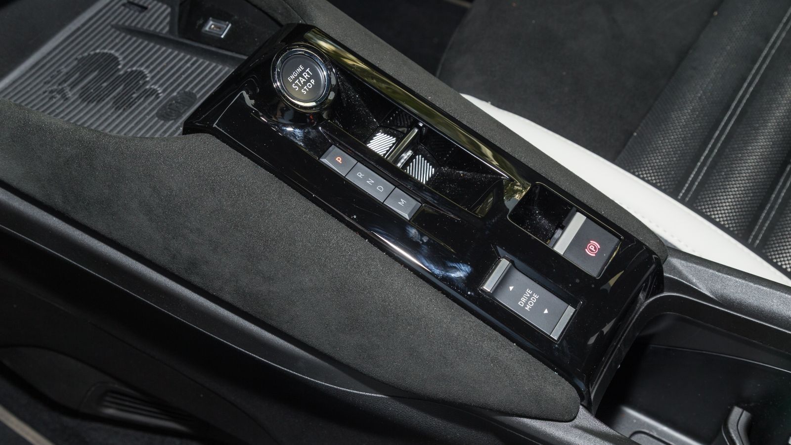 Alfa Romeo Junior Ibrida 145 PS: Ιταλική φινέτσα με υβριδική «καρδιά»